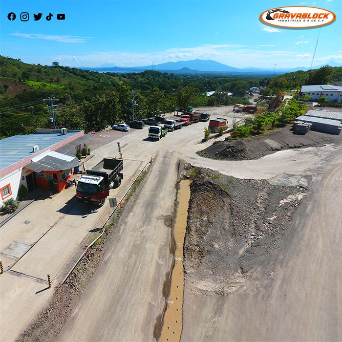 Vista aérea de la planta y su patio de maniobras