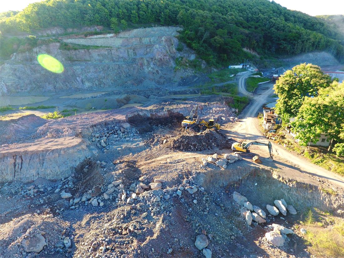 Vista aérea de la zona de extracción de la planta Gravablock en Tejutla